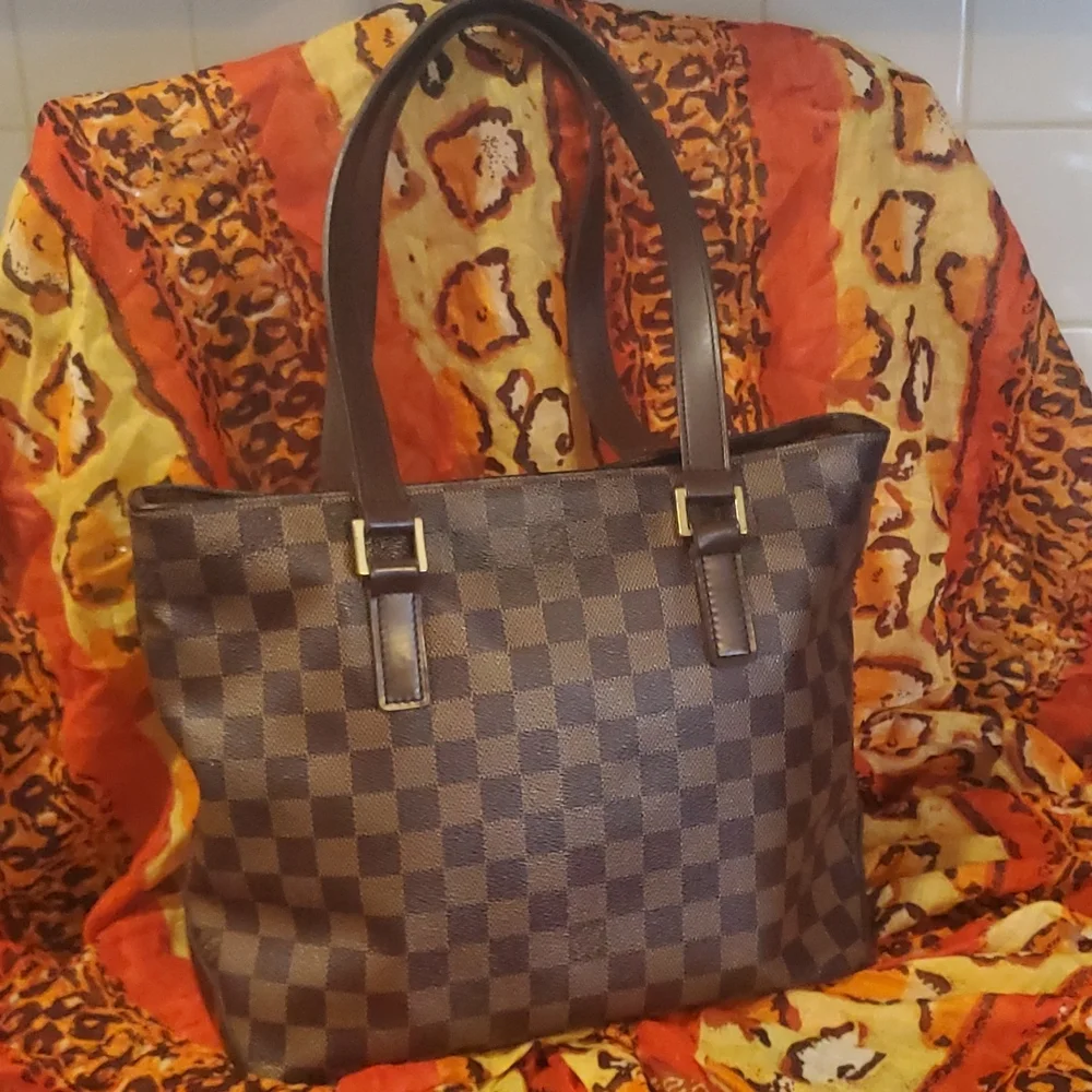 Louis Vuitton Bag with COA - Picture 2 of 16